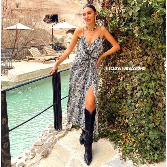 ZARA BLOGGER FAVE!!! V-Neck Dress with Ruching NWT - Picture 10 of 16